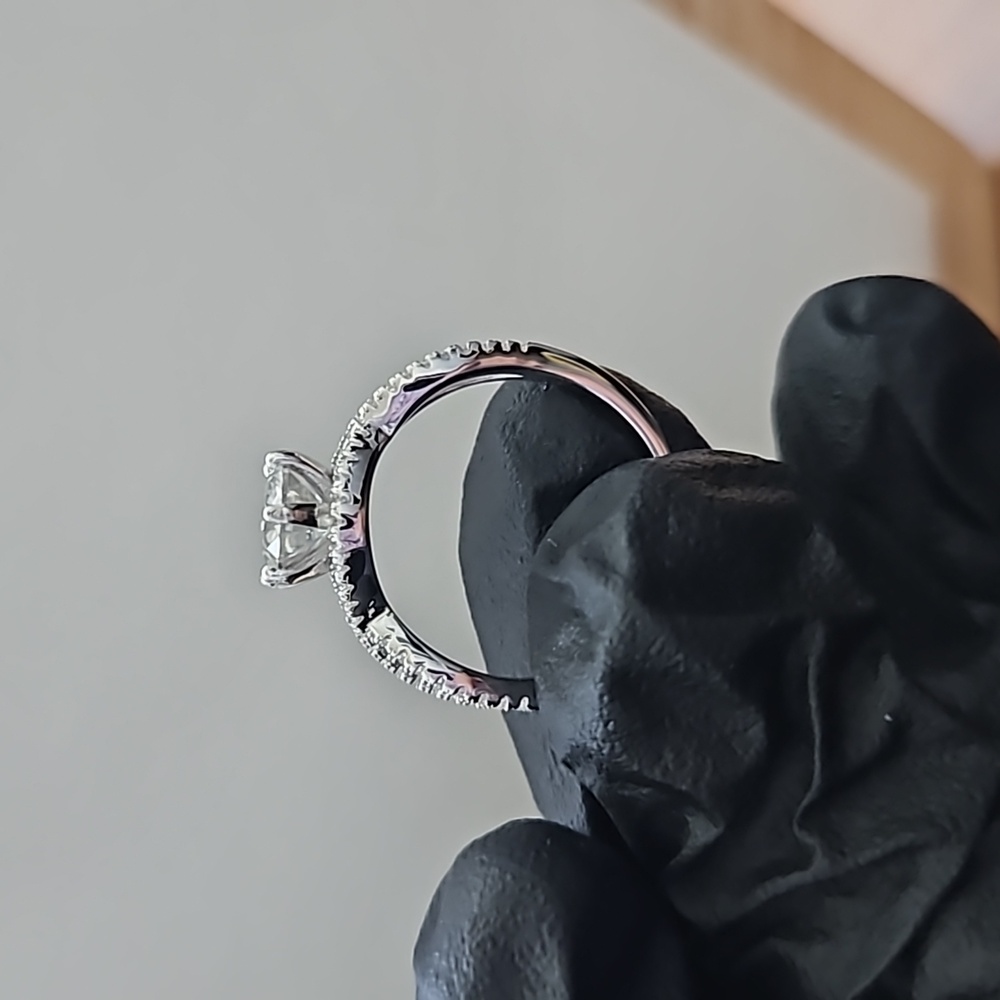 1ct Round Brilliant Moissanite Twisted Ring - Picture 5 of 8